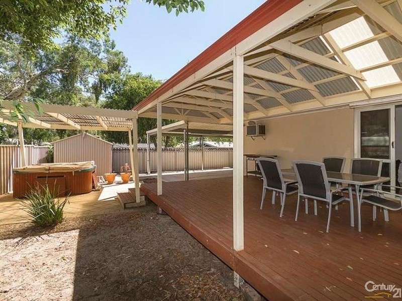 16 Locke Drive, Fairview Park SA 5126