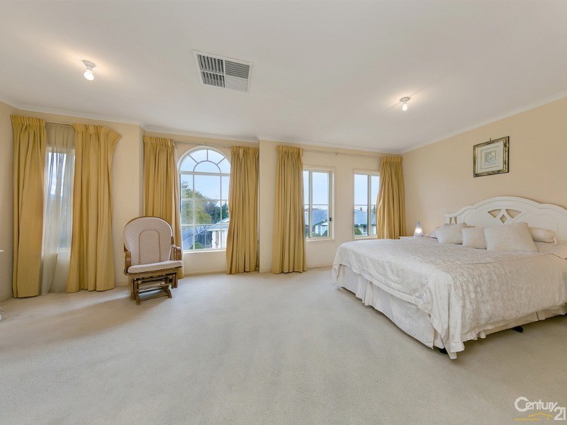 18 Hilltop Drive, Oakden SA 5086