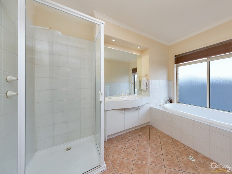 18 Hilltop Drive, Oakden SA 5086