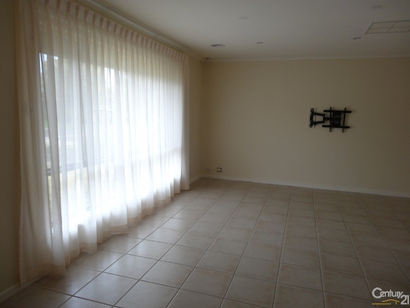 8 Fraser Avenue, St Agnes SA 5097