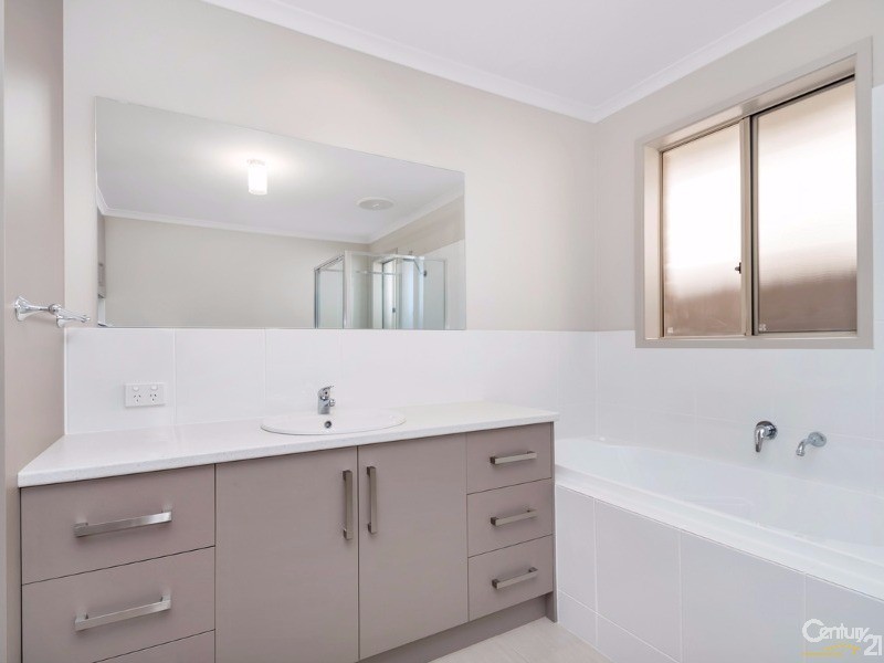 5 Oakridge Circuit, Golden Grove SA 5125