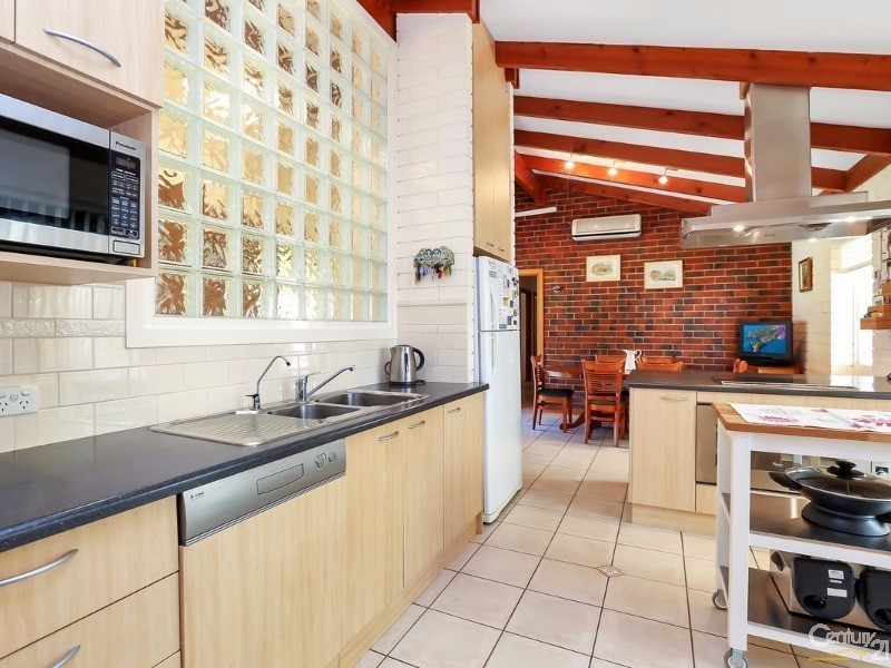 4 Barker Way, Valley View SA 5093