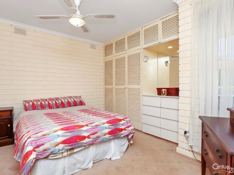 4 Barker Way, Valley View SA 5093