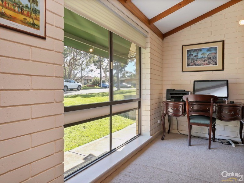 4 Barker Way, Valley View SA 5093