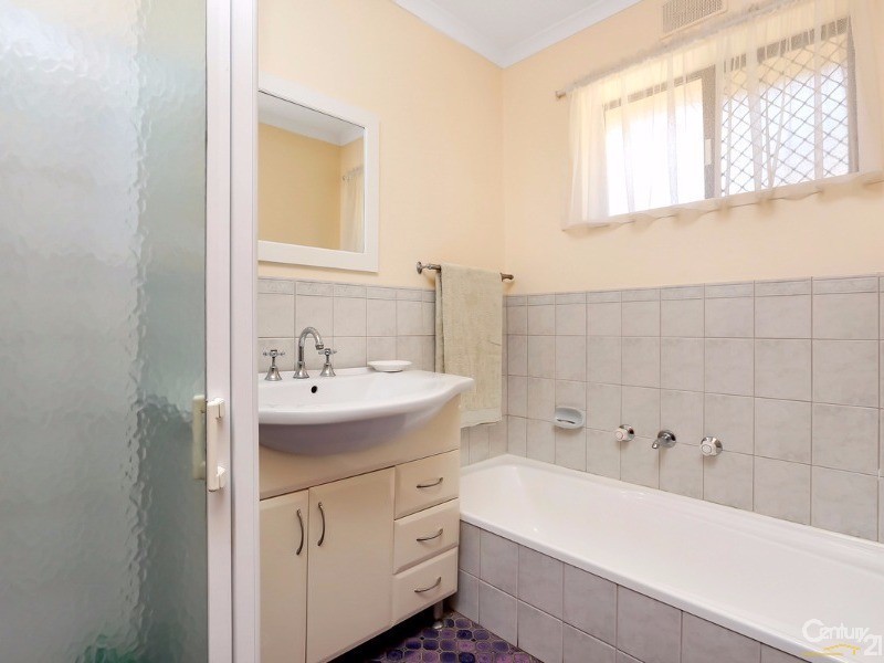 4 Barker Way, Valley View SA 5093