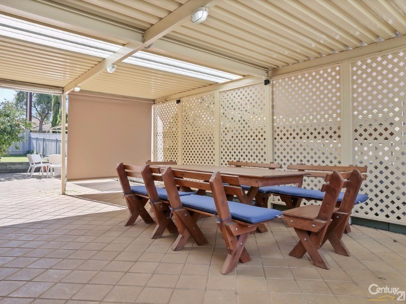 4 Barker Way, Valley View SA 5093