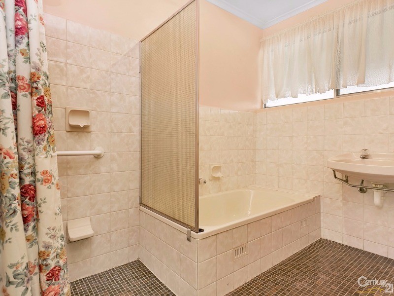 2 Mattinson Road, Ridgehaven SA 5097