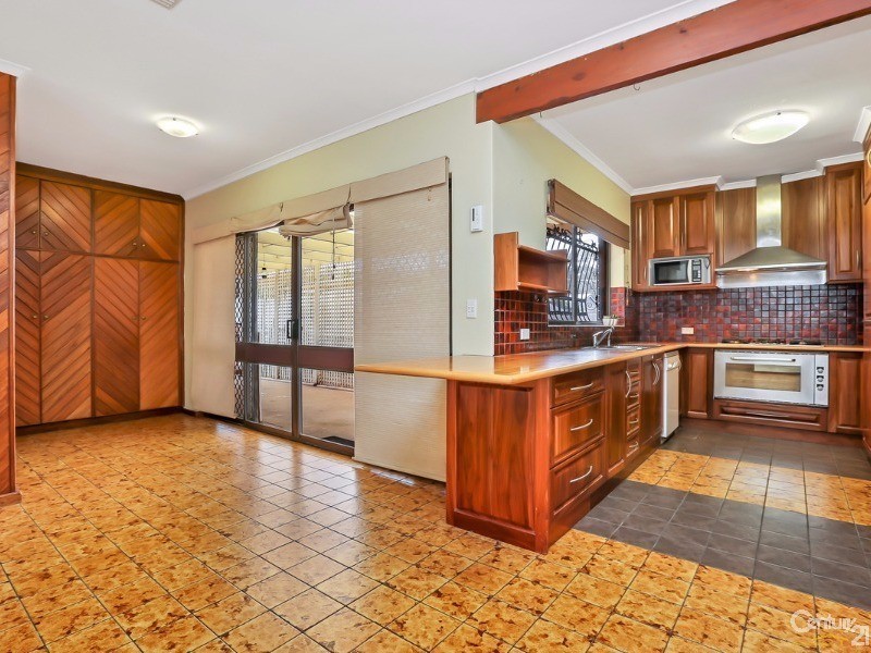 5 Plews Avenue, Valley View SA 5093