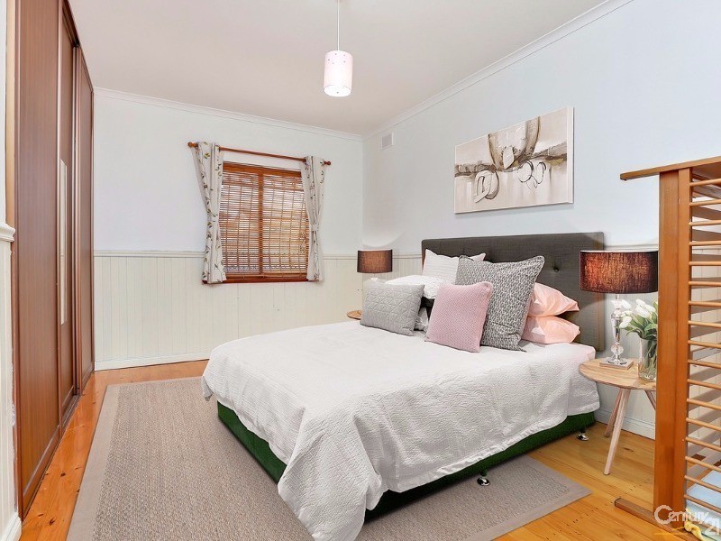 5 Plews Avenue, Valley View SA 5093