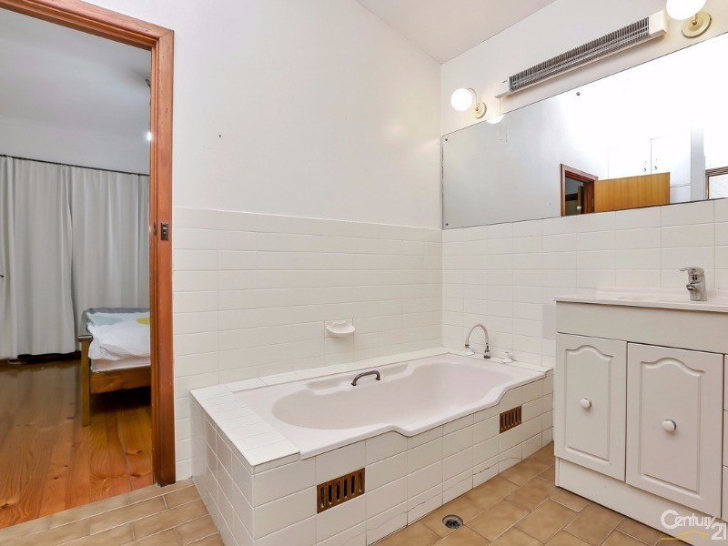 5 Plews Avenue, Valley View SA 5093