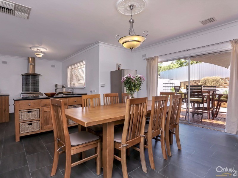 15 Windsor Road, Highbury SA 5089