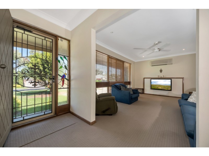 16 Morris Drive, Valley View SA 5093