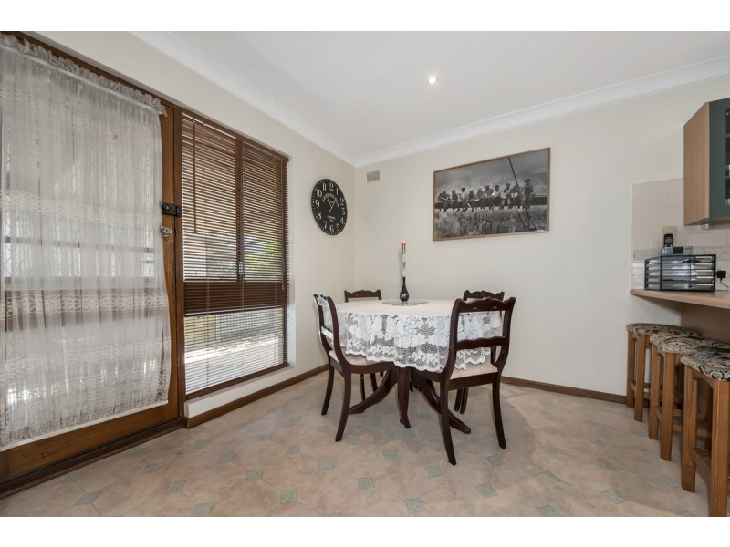 16 Morris Drive, Valley View SA 5093