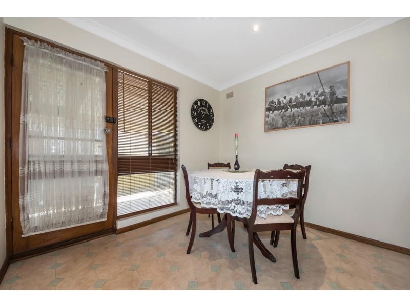 16 Morris Drive, Valley View SA 5093