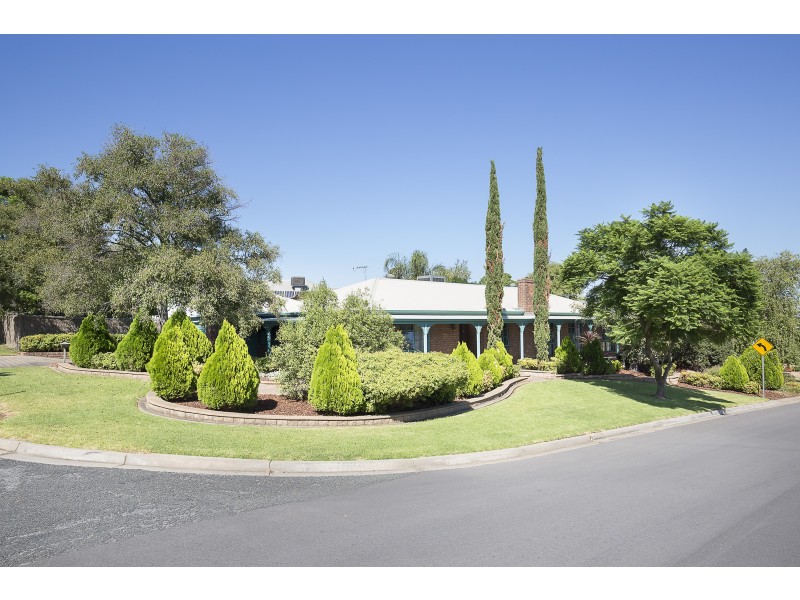 2 Parry Crescent, Redwood Park SA 5097