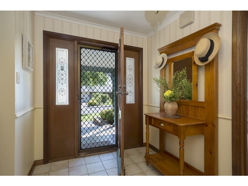 2 Parry Crescent, Redwood Park SA 5097