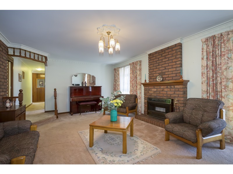 2 Parry Crescent, Redwood Park SA 5097