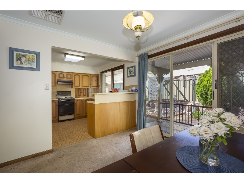 2 Parry Crescent, Redwood Park SA 5097