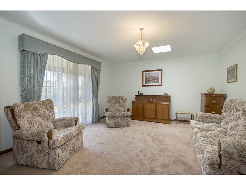 2 Parry Crescent, Redwood Park SA 5097