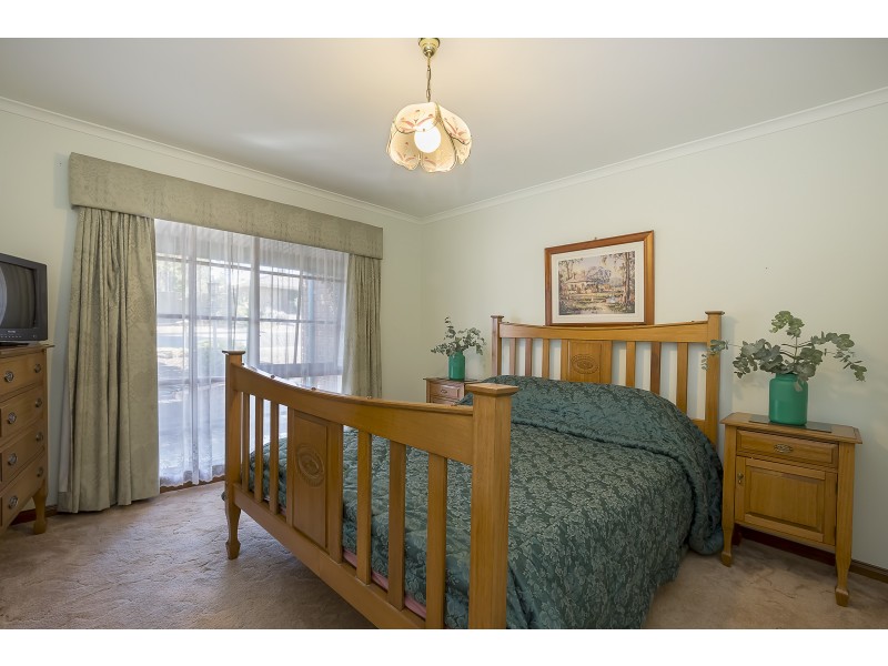 2 Parry Crescent, Redwood Park SA 5097