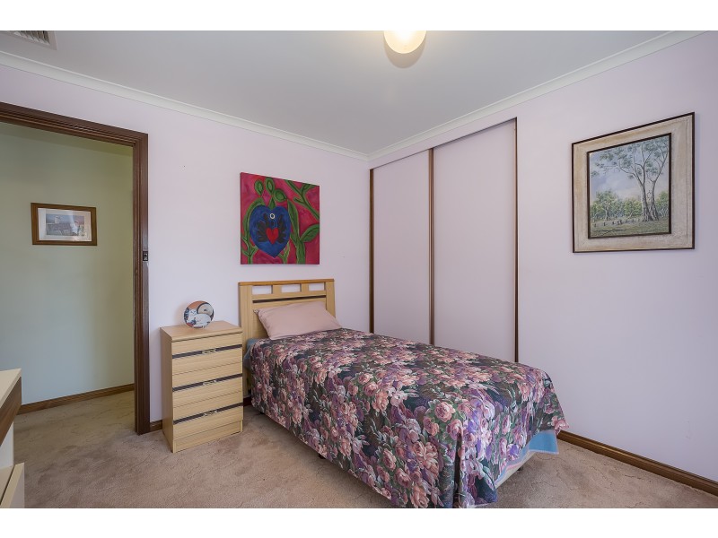 2 Parry Crescent, Redwood Park SA 5097