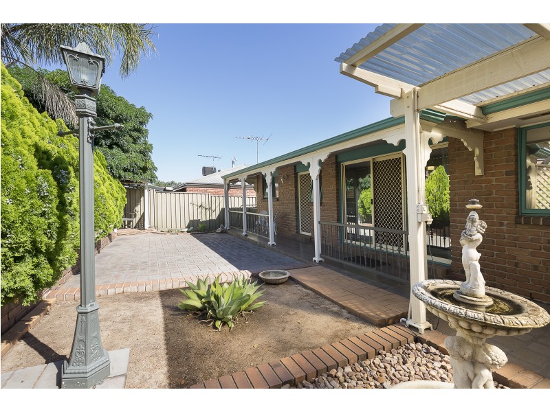 2 Parry Crescent, Redwood Park SA 5097