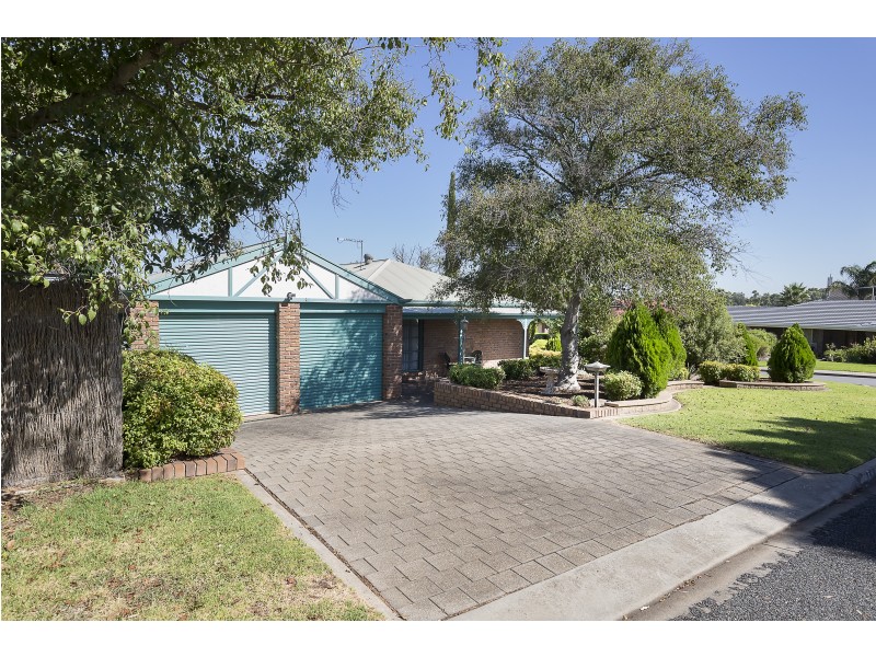 2 Parry Crescent, Redwood Park SA 5097