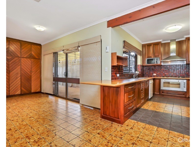 5 Plews Avenue, Valley View SA 5093