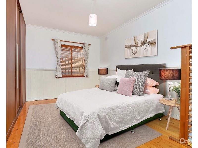 5 Plews Avenue, Valley View SA 5093