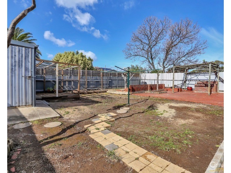 5 Plews Avenue, Valley View SA 5093