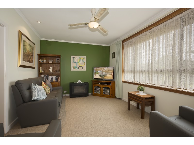 17 Hampshire Crs, Valley View SA 5093