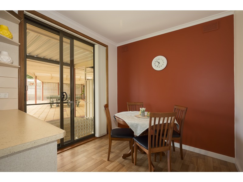 17 Hampshire Crs, Valley View SA 5093