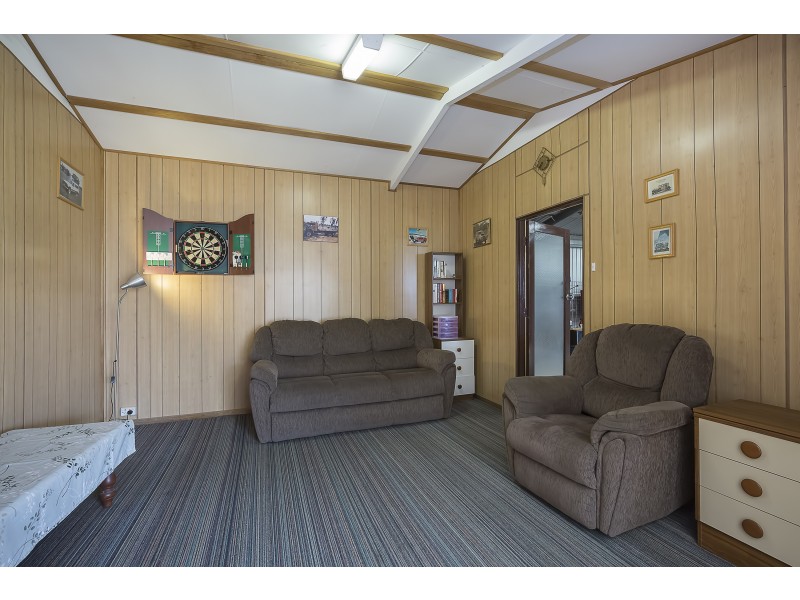17 Hampshire Crs, Valley View SA 5093