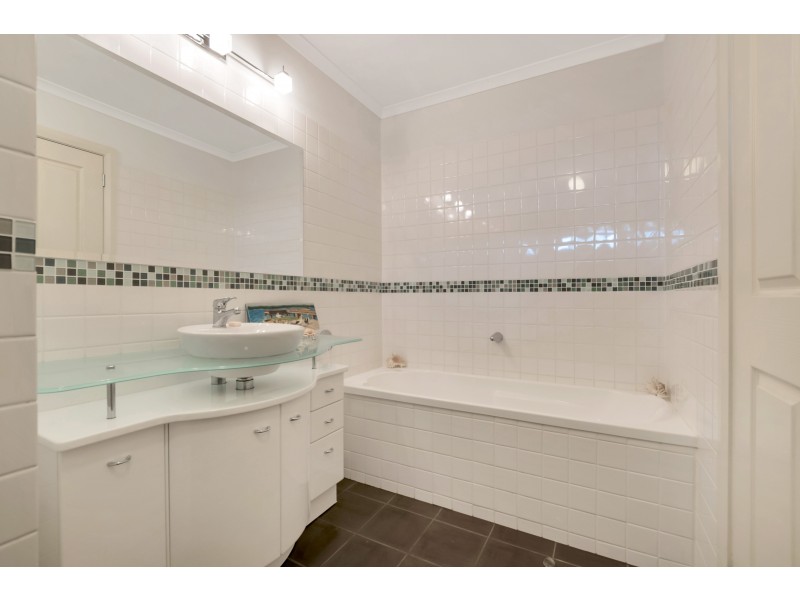 5 MacMahon Ave, St Agnes SA 5097