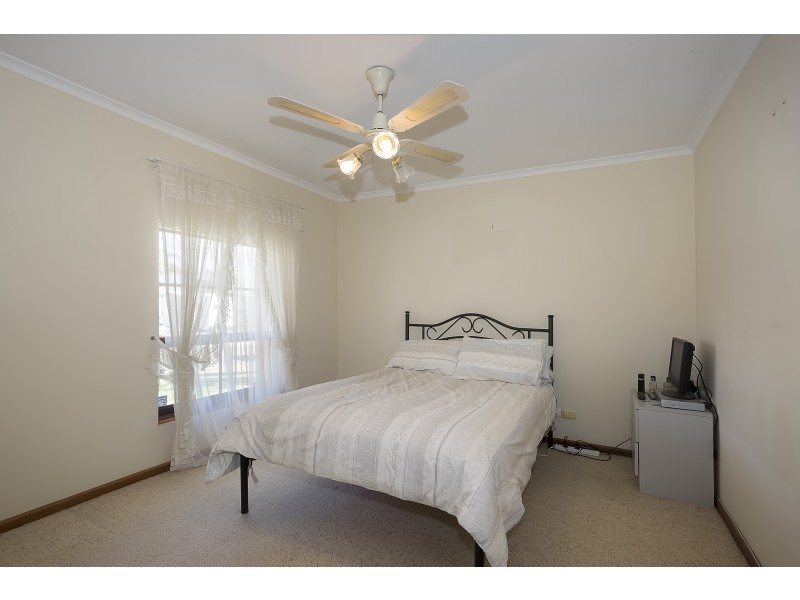 1/4 Whitmore Street, Redwood Park SA 5097