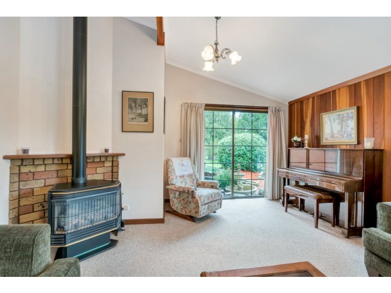 15 Heather Drive, Ridgehaven SA 5097