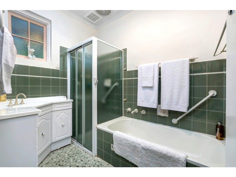 15 Heather Drive, Ridgehaven SA 5097