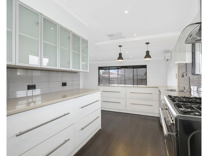 12 Redhill Road, Para Vista SA 5093