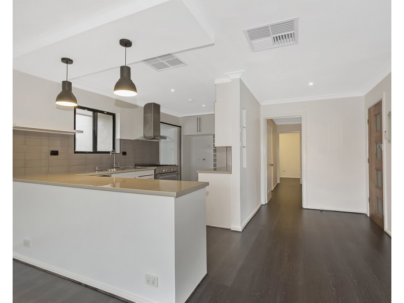 12 Redhill Road, Para Vista SA 5093