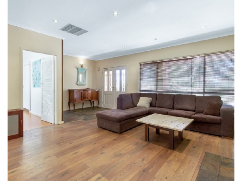 1 Glen Crescent, Vista SA 5091