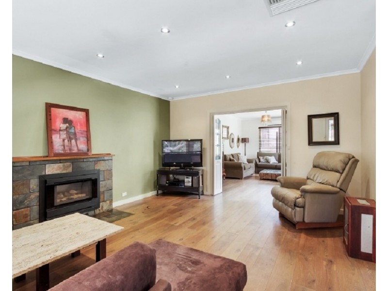 1 Glen Crescent, Vista SA 5091