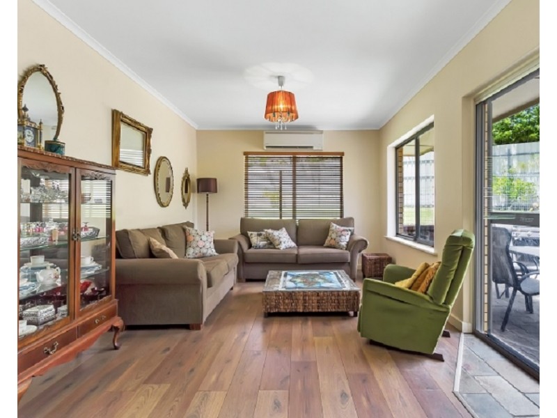 1 Glen Crescent, Vista SA 5091