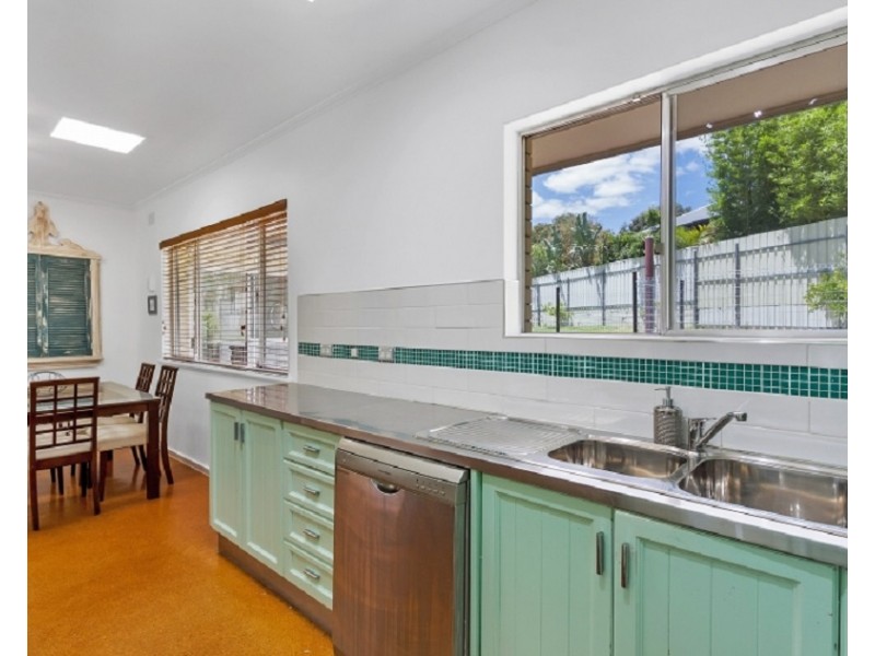 1 Glen Crescent, Vista SA 5091