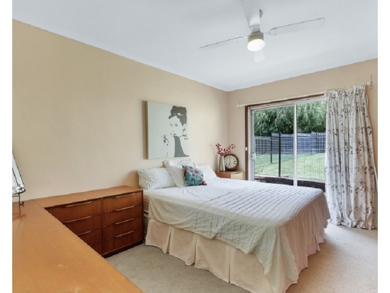 1 Glen Crescent, Vista SA 5091