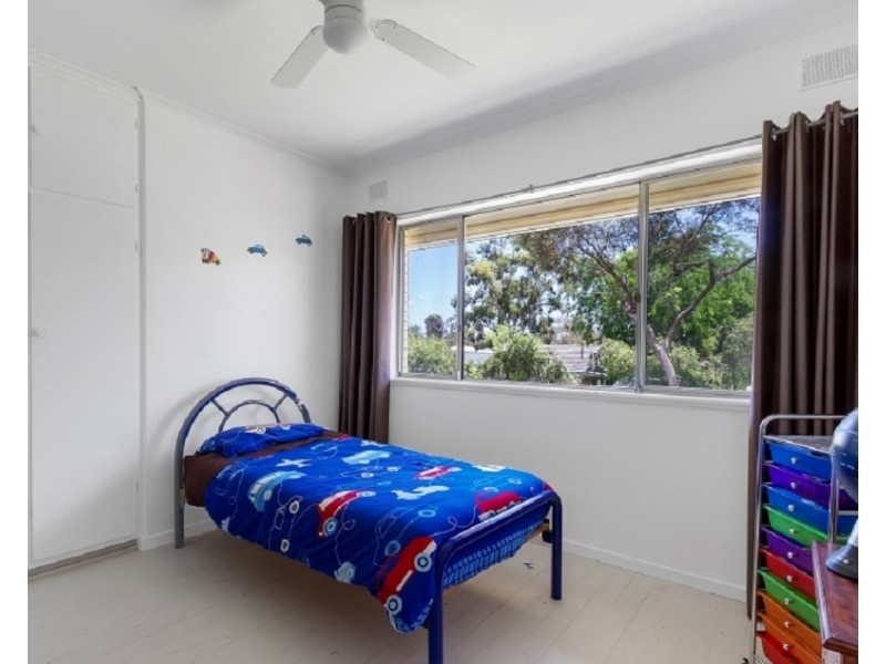 1 Glen Crescent, Vista SA 5091