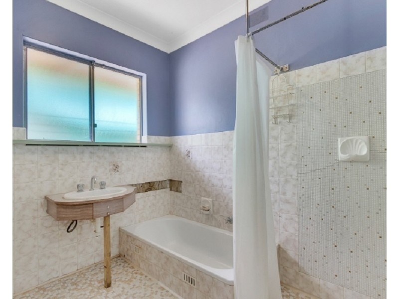 1 Glen Crescent, Vista SA 5091