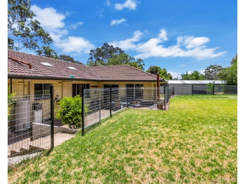 1 Glen Crescent, Vista SA 5091