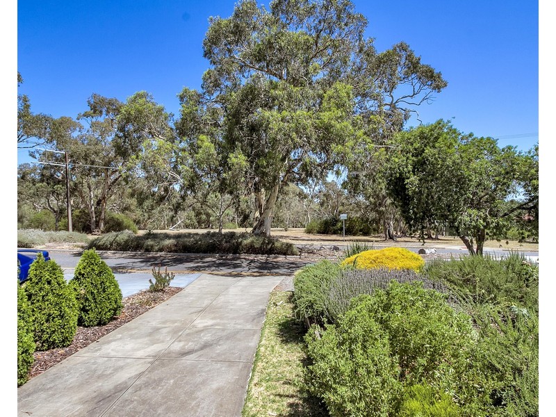 10 Tarni Street, Fairview Park SA 5126