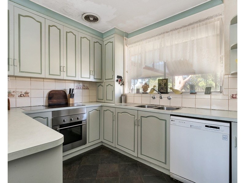 18 Parcoola Avenue, Hope Valley SA 5090