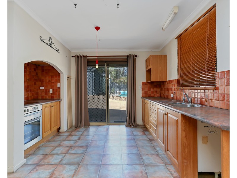 10  Oswald Crescent, Para Hills SA 5096